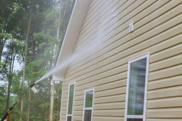 Home Siding Cleaning in Huntington Station
